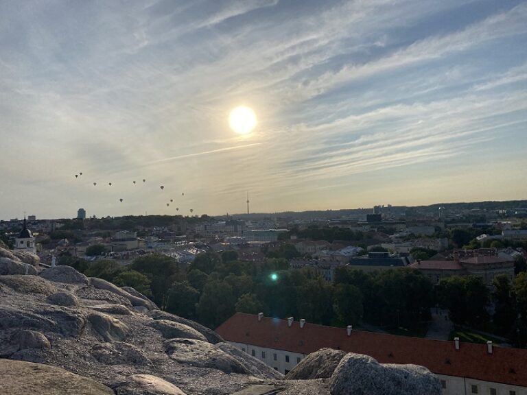 Sonnenuntergang über der Stadt.