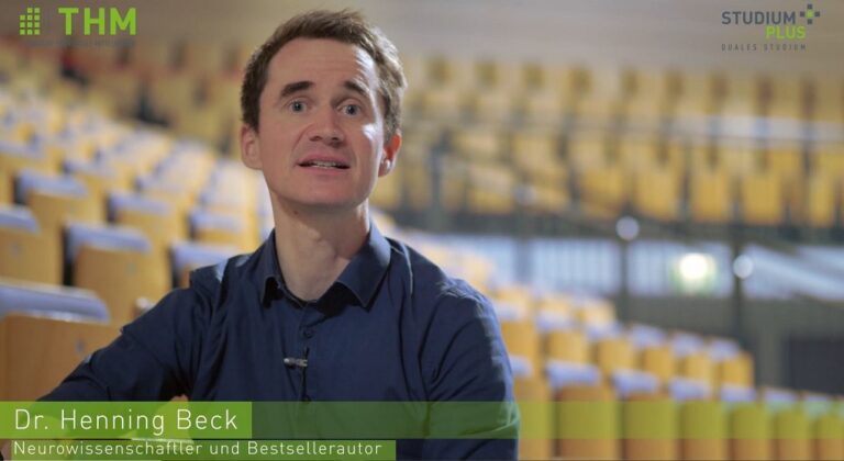 Ein Experte diskutiert interessante Themen.